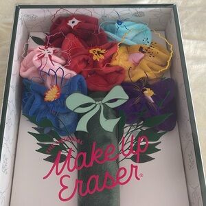 SmartErase MakeupEraser. 8 Water activated make up removers and 1 laundr…